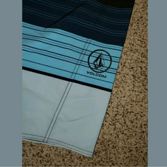 Volcom Surf Boardshorts Swim Shorts - Picture 4 of 4